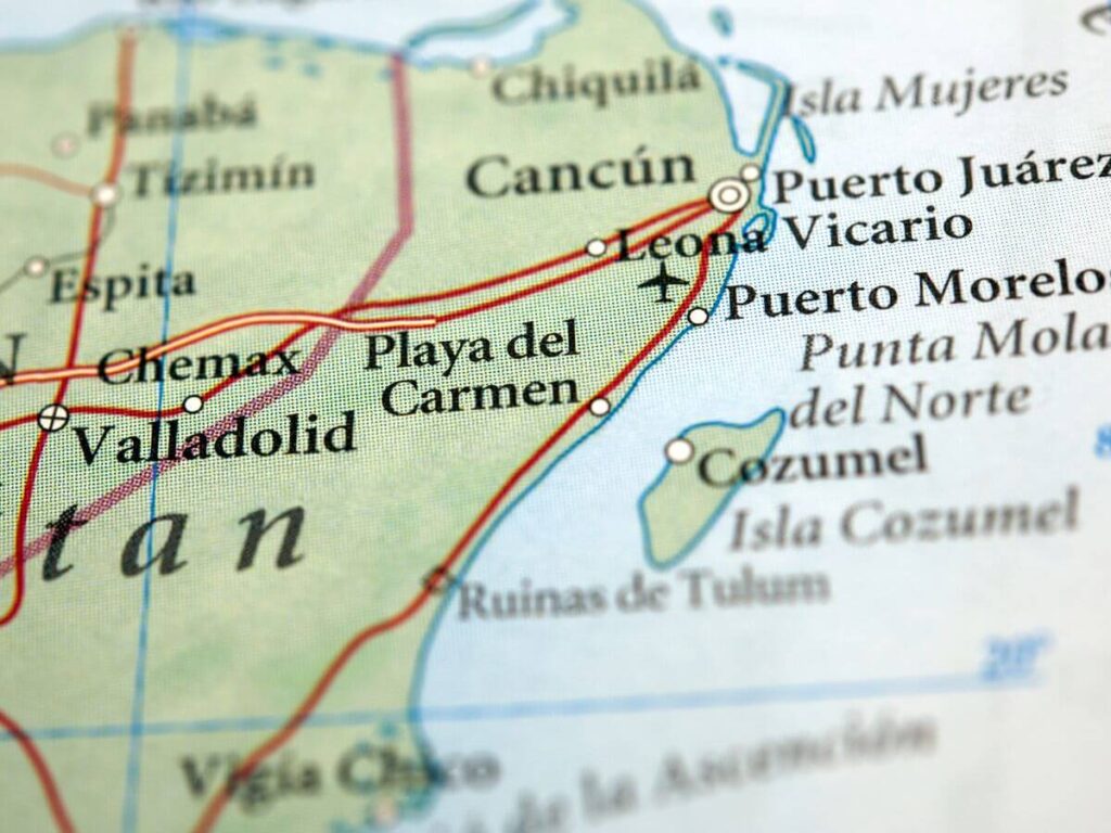 distance between cancun and riviera maya