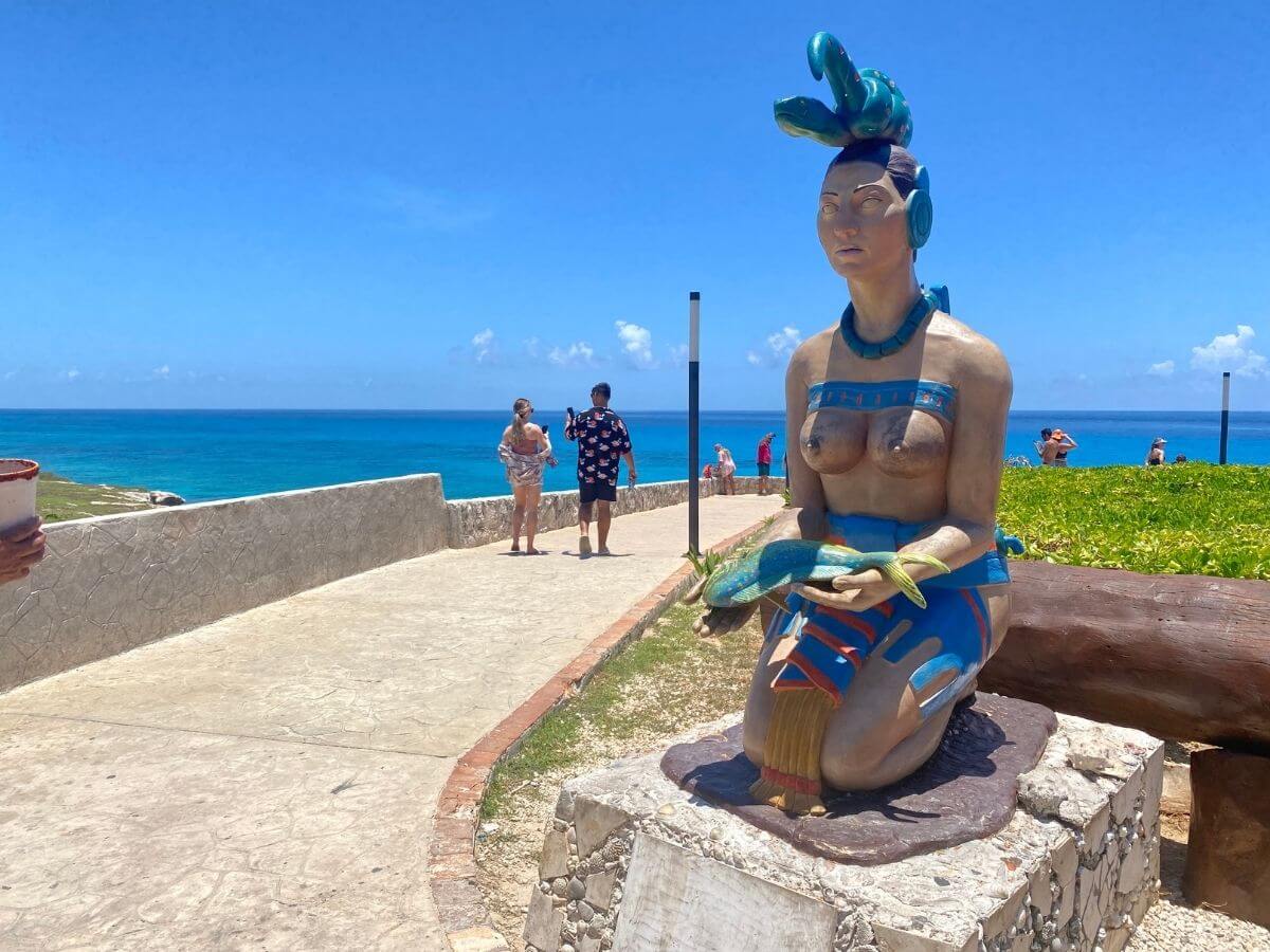 Statue of Ixchel on Isla Mujeres - The history of Isla Mujeres