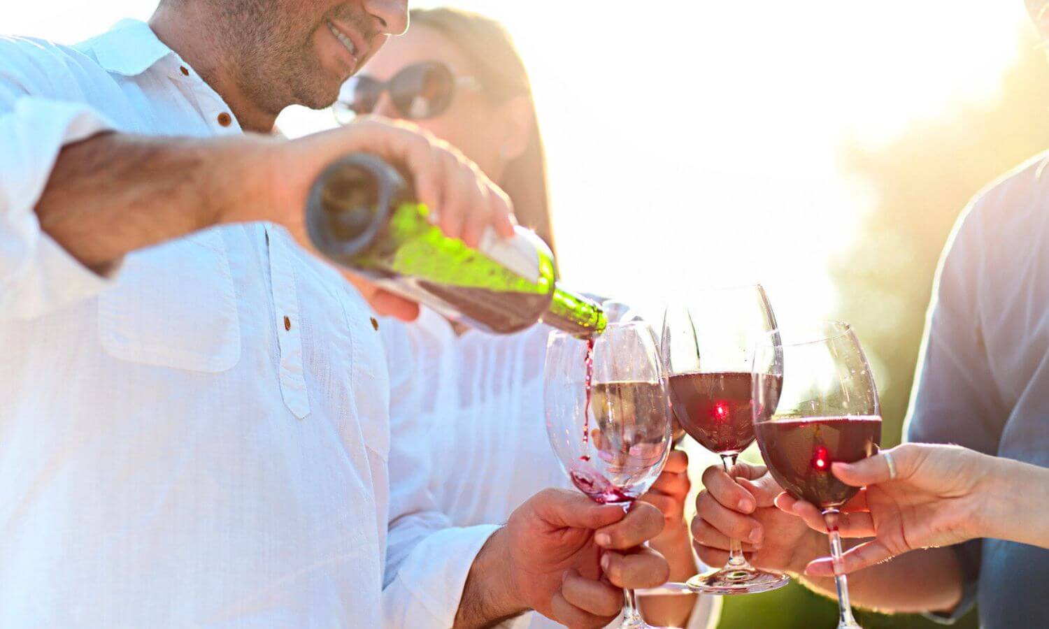 Red wine being shared at the Festival Gourmet Internacional in Guadalajara