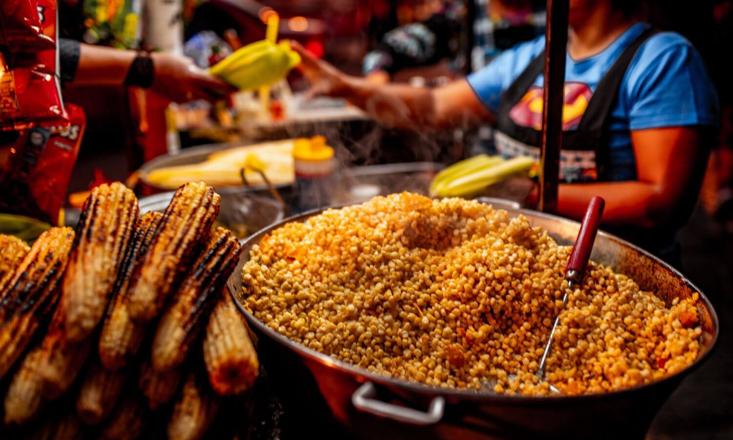 Cooked corn on the cob being served at the Feria del Maíz y la Tortilla.