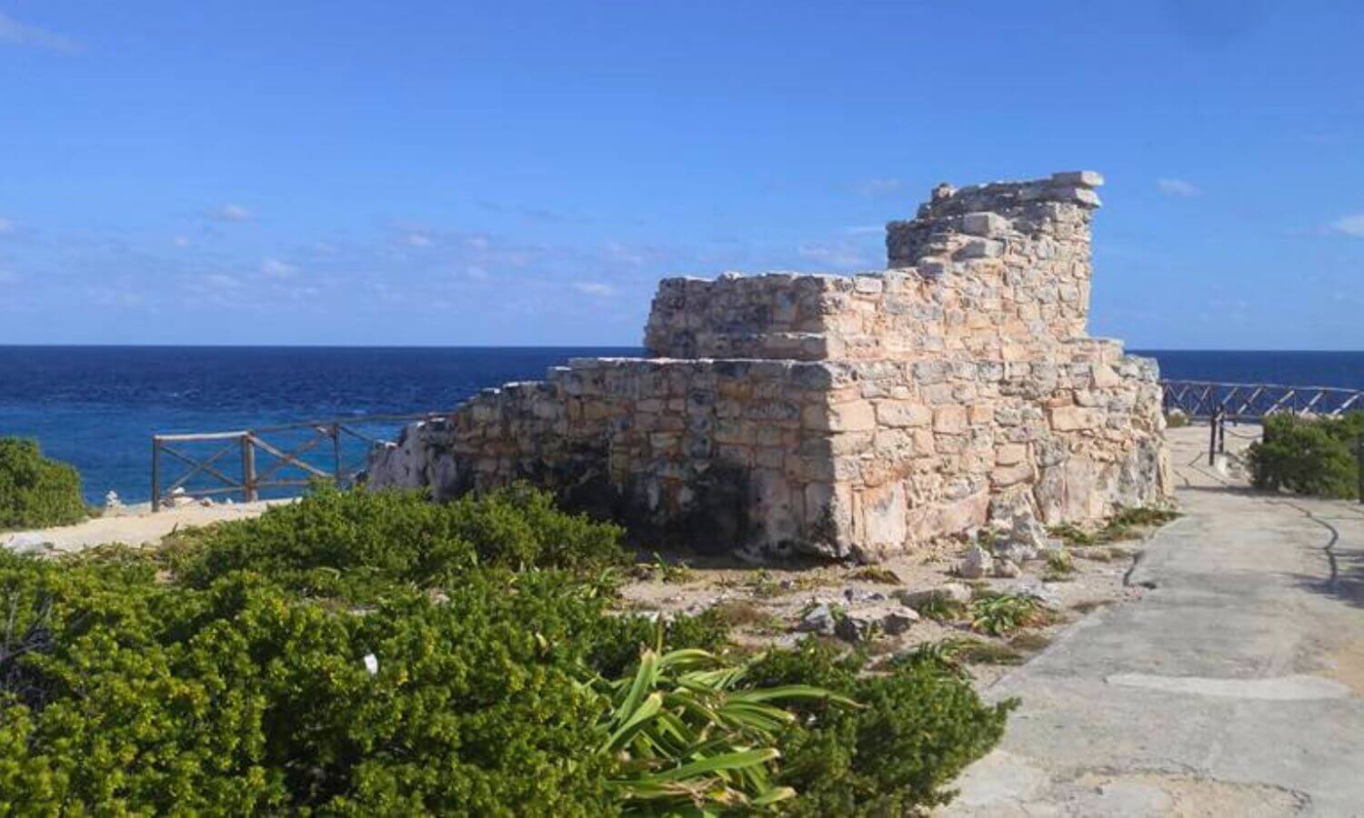 Mayan ruins overlooking the ocean on Isla Mujeres