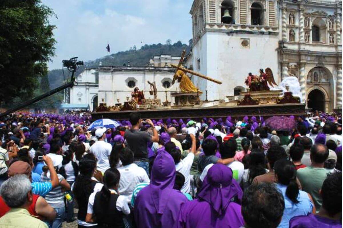 Huge crowds gathered in town to watch the Semana Santa parades.